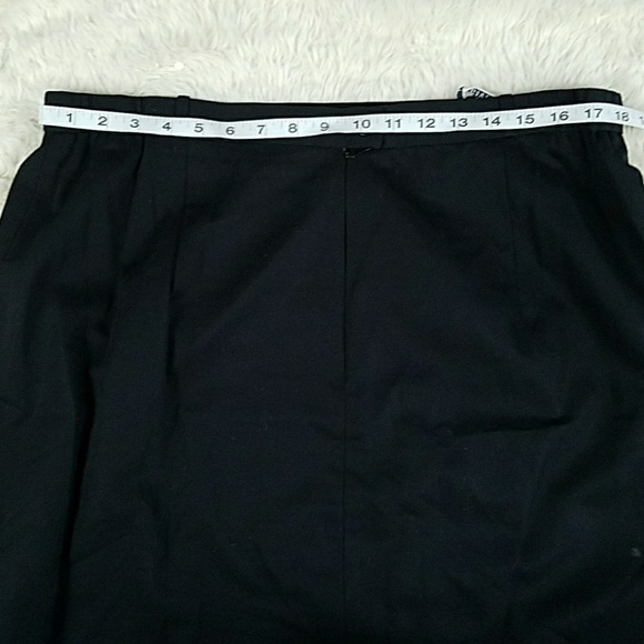 GIVENCHY- en plus- Neiman Marcus - plus size -dark navy - classic pencil skirt - Picture 7 of 9